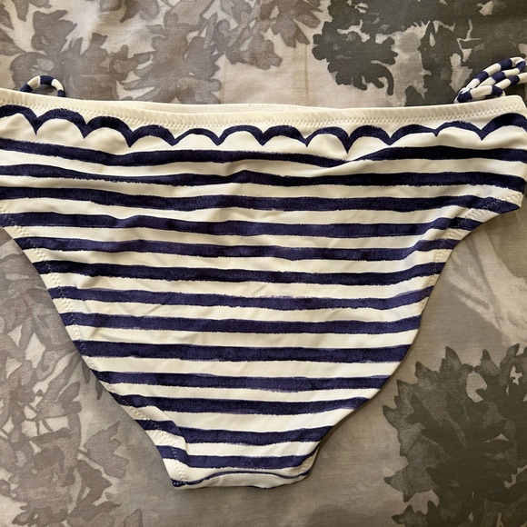 Striped bikini - Picture 5 of 6